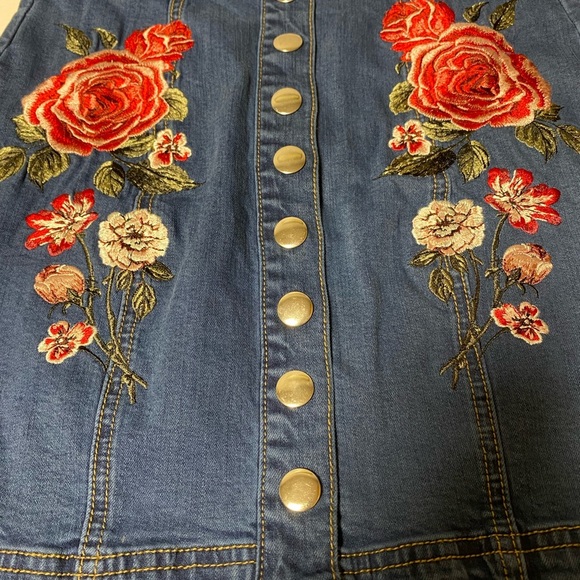 Pacsun Womens Jr 2 24 Blue W/Embroidered Flowers Snap Front Demin Mini Skirt EUC - Picture 2 of 7